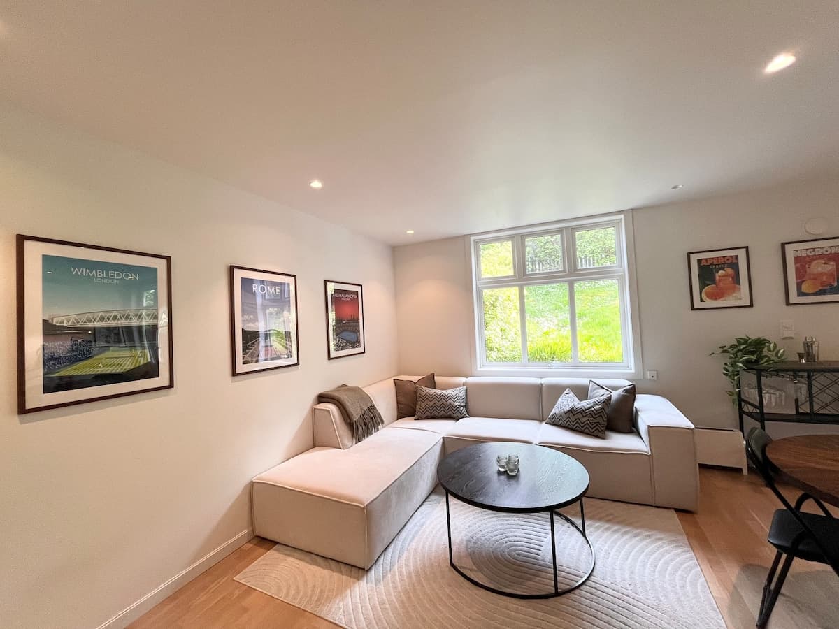Central apartment, private garden & 18m² terrace